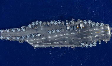 آتش سوزی گسترده در ناو آبراهام لینکلن آمریکا