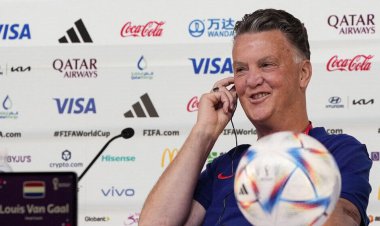 فن خال : همسرم را متقاعد کنید تا سرمربی این تیم ملی شوم