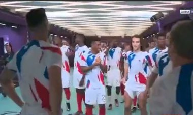 فیلم| ورود بازیکنان فرانسه به زمین چمن برای گرم کردن پیش از بازی