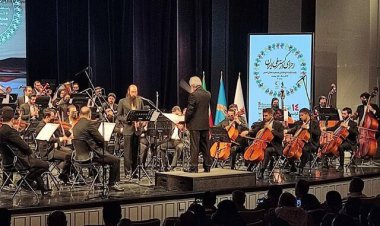 ارکستر ملی ایران به روی صحنه رفت