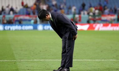 تعظیم و عذرخواهی سرمربی ژاپن بعد از حذف