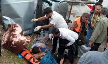 تصادف پژو و وانت مزدا در محور یاسوج به اصفهان