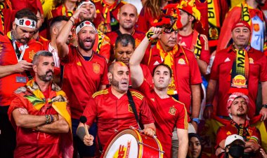 هواداران اسپانیا در ورزشگاه پیش از دیدار برابر مراکش