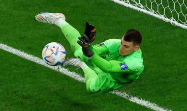 دومینیک لیواکویچ، پسری روی سکوها |عکس