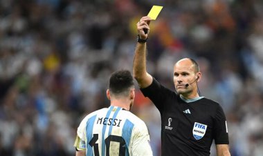 داور جنجالی جام جهانی به خانه برگشت