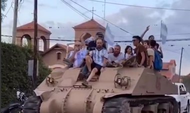 فیلم| جشن خیابانی مردم آرژانتین با تانک در خیابان برای بازی امشب!