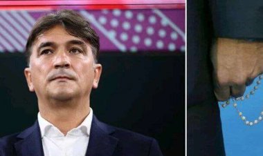 عکس | سرمربی کرواسی در حین بازی ذکر می‌گوید