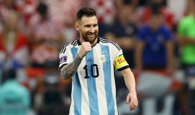 حمل پیراهن غولپیکر مسی با هلیکوپتر