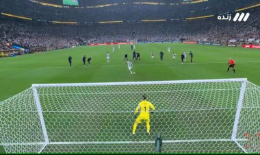 گل اول برای آرژانتین از روی نقطه پنالتی توسط مسی