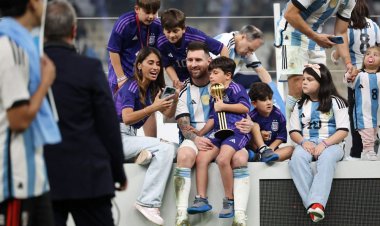 عکس| لیونل مسی و خانواده‌اش در جشن قهرمانی آرژانتین