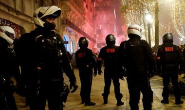 باخت فرانسه، پاریس را به آشوب کشید