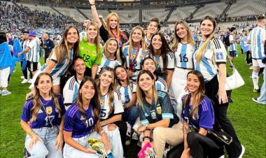 عکس دسته جمعی همسر بازیکنان بعد از  قهرمانی