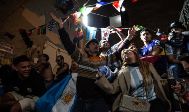 خوشحالی طرفداران مارادونا در ایتالیا برای قهرمانی