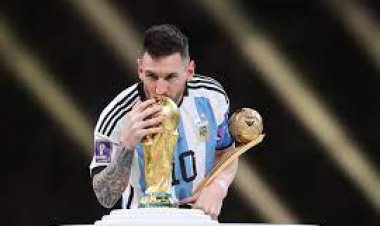 مسی با جام به آرژانتین رسید