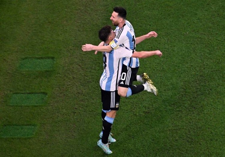 مارادونا از آسمان مراقب مسی در جام جهانی