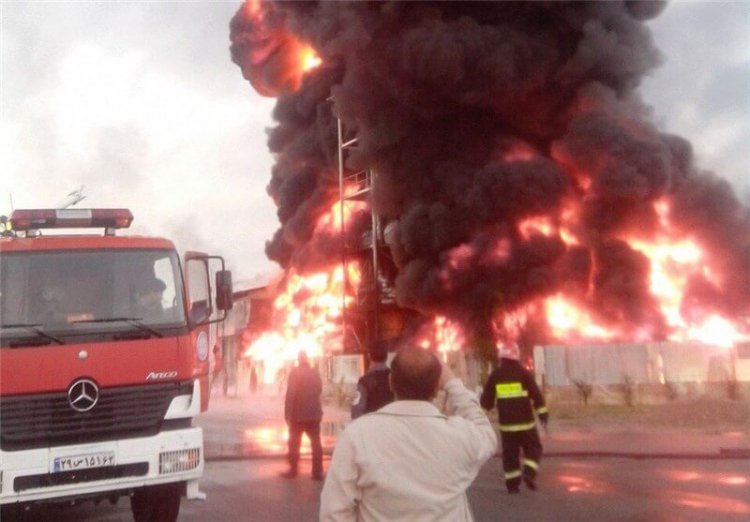آتش سوزی در شهرک صنعتی شیراز مهار شد