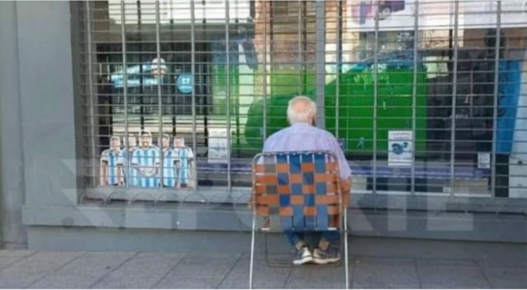 پیرمردی که تمام بازی‌های آرژانتین را از ویترین فروشگاه تماشا کرد