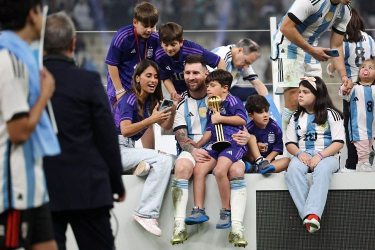 عکس| لیونل مسی و خانواده‌اش در جشن قهرمانی آرژانتین