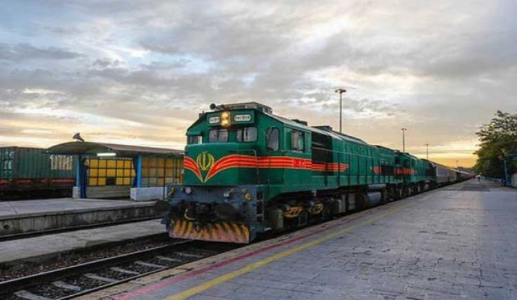 افزایش تمایل مردم به سفرهای ریلی/سرعت ۱۴۰ کیلومتری قطارهای فارس!