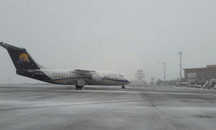 برف و باران پروازها در فرودگاه مهرآباد را مختل کرد