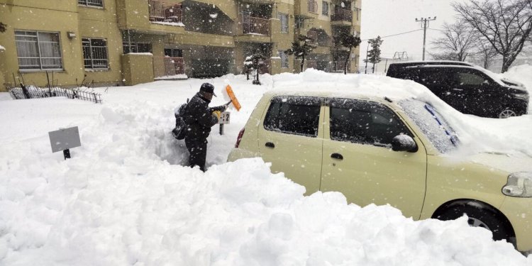 برف سنگین ۱۴ کشته در ژاپن برجای گذاشت