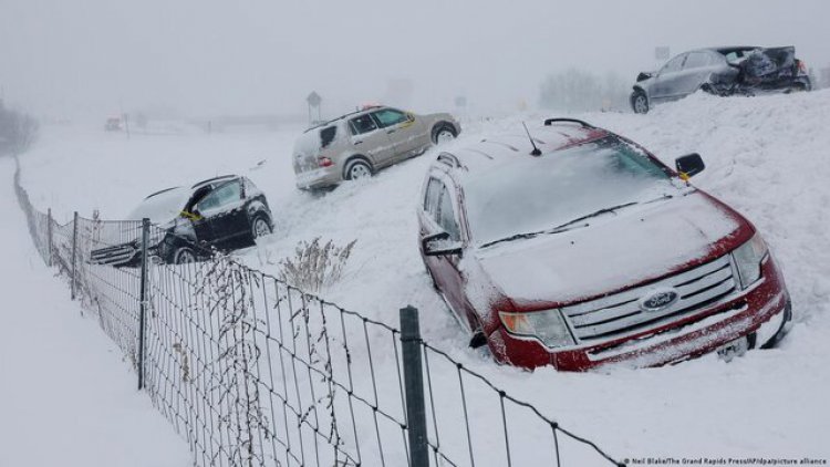 «کولاک قرن» در آمریکا؛ جستجوی اجساد یخ‌زده در خودروهای مدفون در برف