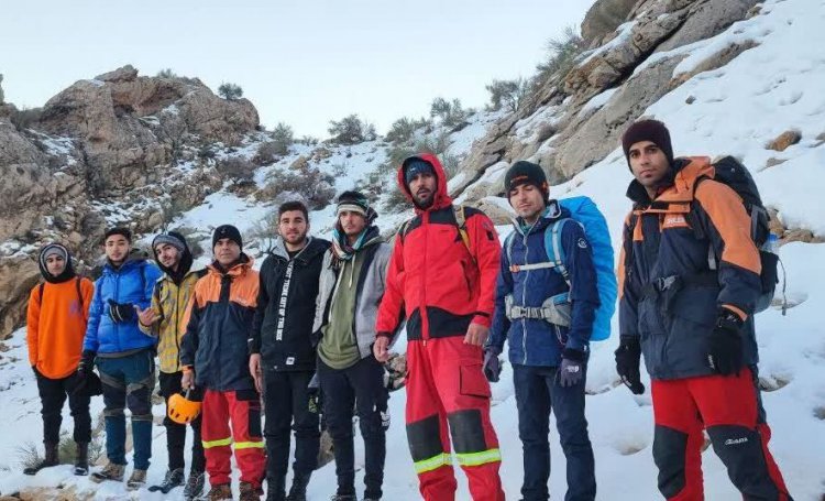 ۶ نوجوان گمشده در ارتفاعات دراک شیراز نجات یافتند