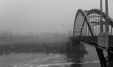جاده‌های خوزستان مه گرفته و غبارآلود است