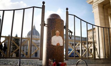 عکس| وداع با جسد پاپ بندیکت