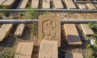 چند گور خالی و بس!‏