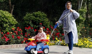 ما فرشته نیستیم