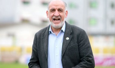 فوتبالیستهای ایرانی به اندازه جراح مغز پول می‌گیرند!