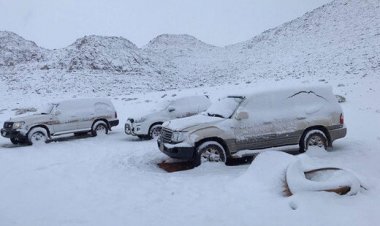 ببینید | تصاویر عجیب از بارش برف در عربستان سعودی