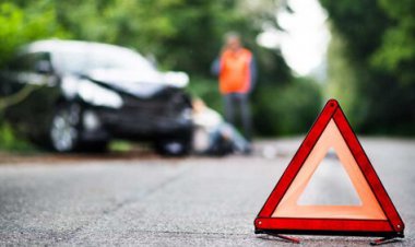 ببینید | سقوط وحشتناک یک خودرو روی سر یک مادر و نوزادش