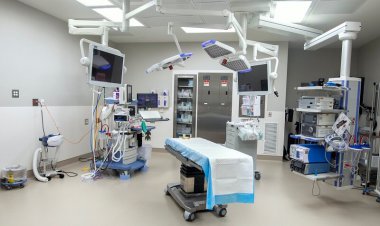 تصاویر جراحی عجیب بر روی یک موز از راه دور!