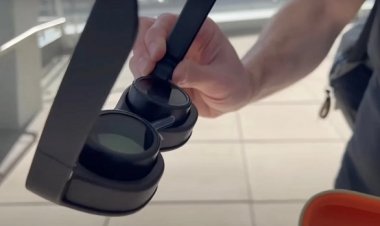 با زدن این عینک، صفحات کتاب مجازی جلویتان ظاهر می‌شود!