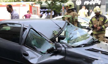 ببینید | سقوط مرگبار جرثقیل روی سرویس مدرسه