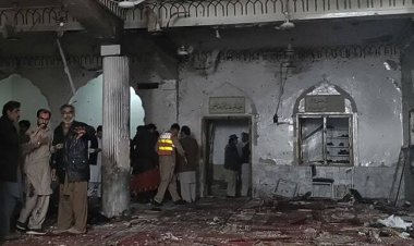 افزایش تلفات انفجار مسجد پیشاور پاکستان به 61 کشته