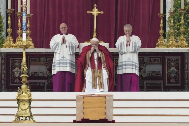 مراسم تشییع جنازه پاپ بندیکت برگزار شد