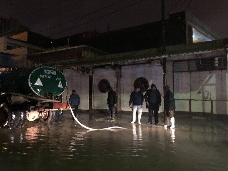 بارندگی در آبادان و خرمشهر موجب آبگرفتگی معابر شد