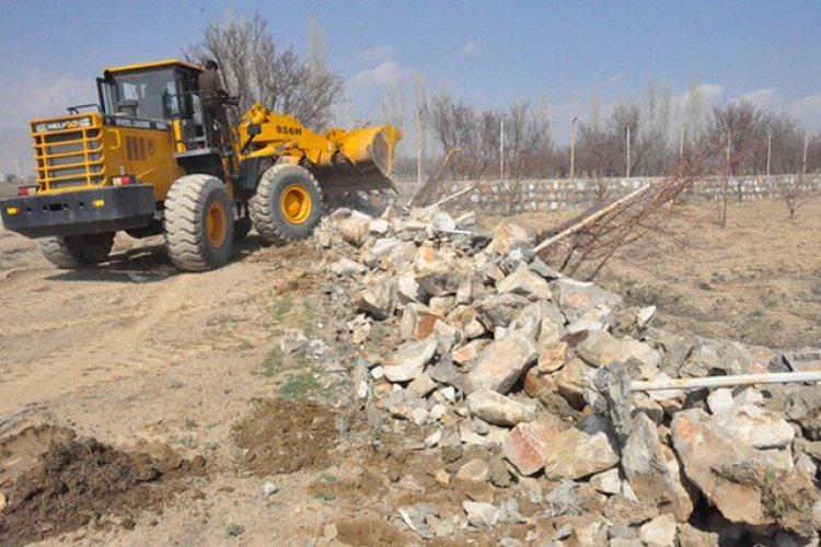 تخریب ساخت و ساز غیرمجاز در اراضی ملی سیاخ دارنگون شیراز