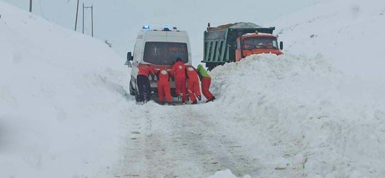 امداد رسانی به ۶۰ دستگاه خودرو گرفتار در برف و کولاک در سپیدان