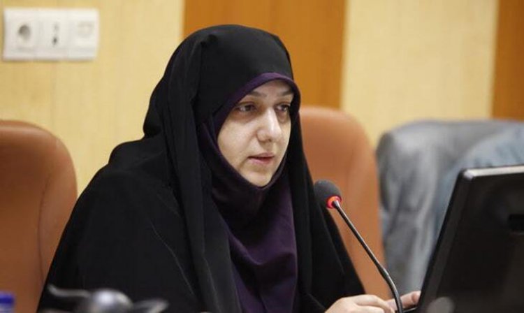 استعفای دختر دهه هشتادی عضو شورای شهر از مسئول دفتری  مادرش