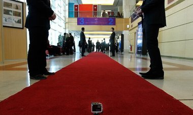 ببینید | چرا فرش قرمز جشنواره فیلم فجر حذف شد؟