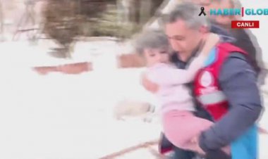 لحظه پیداشدن دو کودک خردسال از زیر آوار در قهرمان ماراش ترکیه