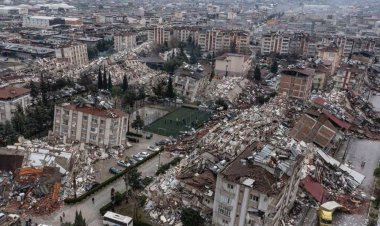معاون اردوغان: تاکنون ۱۵۴۱ نفر جان خود را در زلزله از دست داده‌اند