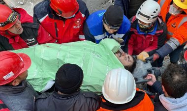 تصاویر جدیدی از آواربرداری و نجات زلزله زدگان ترکیه