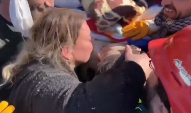 ویدیو| واکنش مادر به نجات فرزندش پس از ۵۶ ساعت از زیر آوار در ترکیه