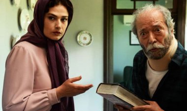 سیمرغ حق علی نصیریان است؟