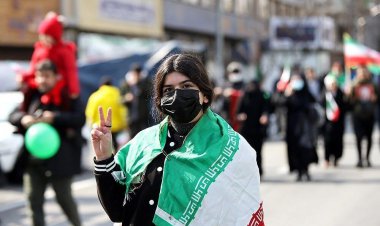 پوشش متفاوت بانوان در  22 بهمن